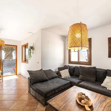 Casa de Férias Calma Pool Oasis & Volcano Views Bayside Teguise (Lanzarote)