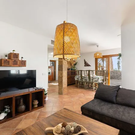 Calma Pool Oasis & Volcano Views Bayside * Teguise (Lanzarote)