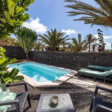 Calma Pool Oasis & Volcano Views Bayside 펜션 *