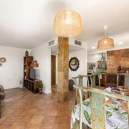 Calma Pool Oasis & Volcano Views Bayside 펜션 *